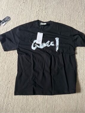 Gucci Black Short-Sleeve Tee with White Brushstroke Logo